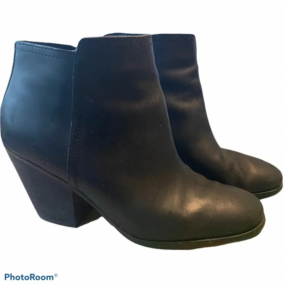 Cole Haan Oiled newbuck black leather Chesney ankle bootie 9.5